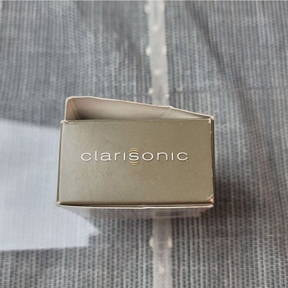 NIB- CLARISONIC Replacement Head For Normal Skin - Picture 3 of 6